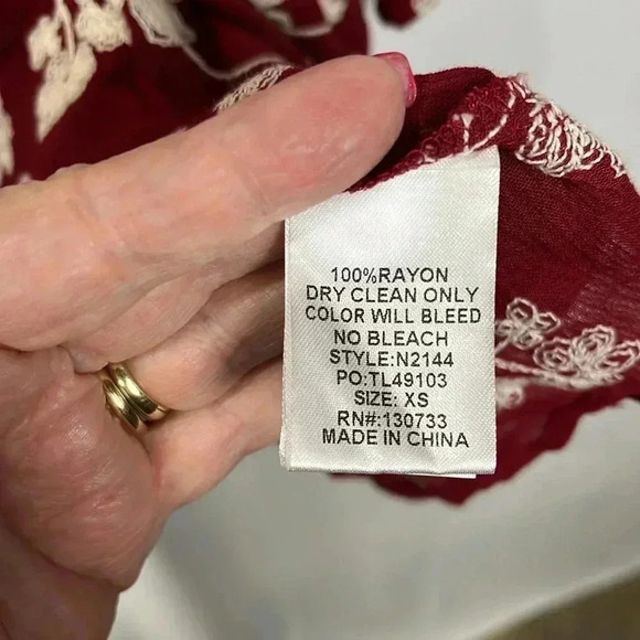 Altard State Womens Tunic/Top Cranberry/Cream XS Embroidered Floral Design Boho - Picture 7 of 13